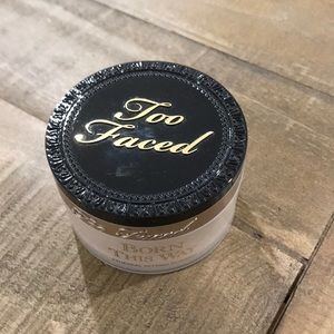 Too Faced Born this way setting powder